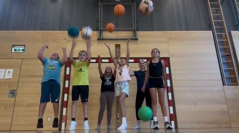 Kinder beim VolleyKids-Training des TV Safental.