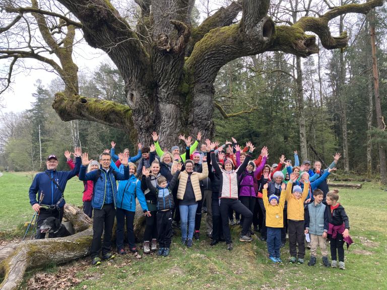 Wandergruppe des TV Safental unterwegs in der Region.